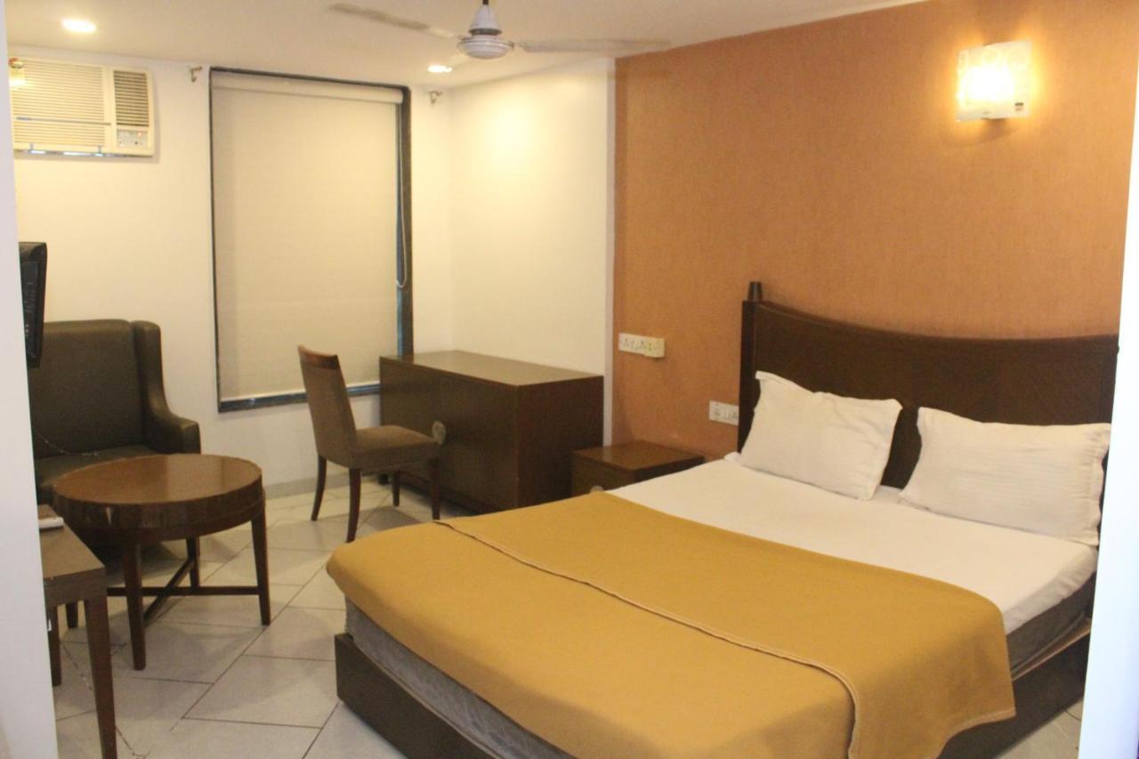 Boisar Hotel Western Court מראה חיצוני תמונה
