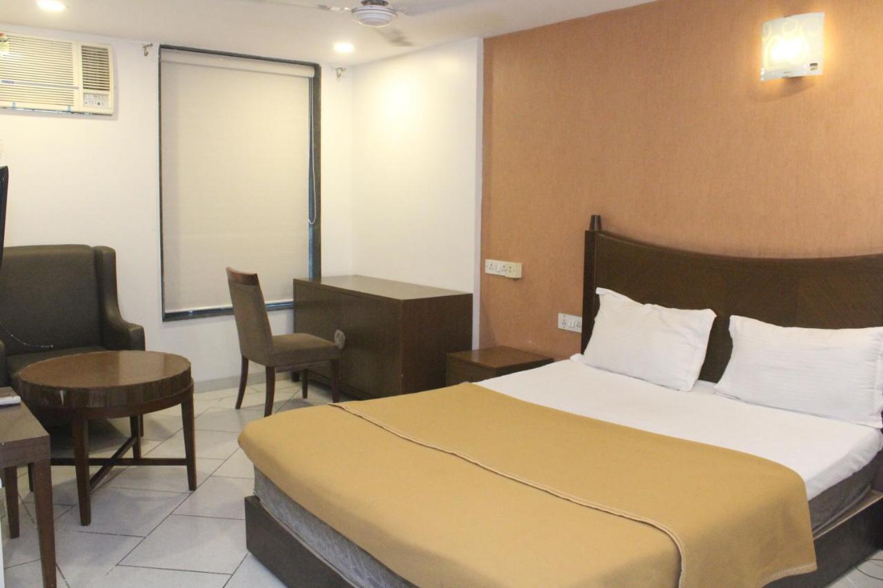 Boisar Hotel Western Court מראה חיצוני תמונה
