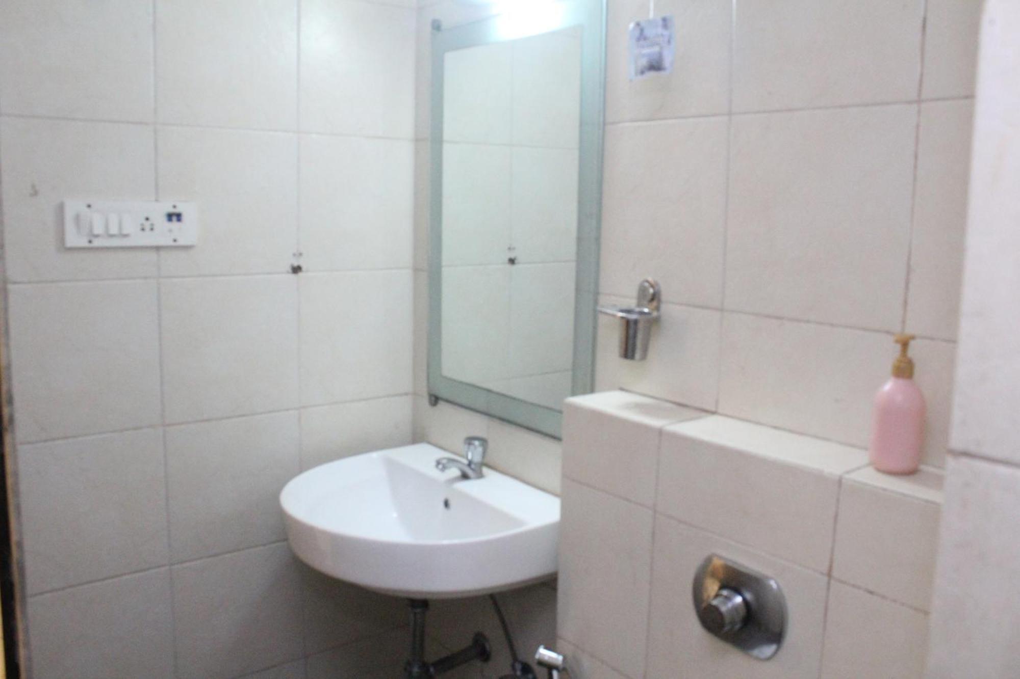 Boisar Hotel Western Court מראה חיצוני תמונה