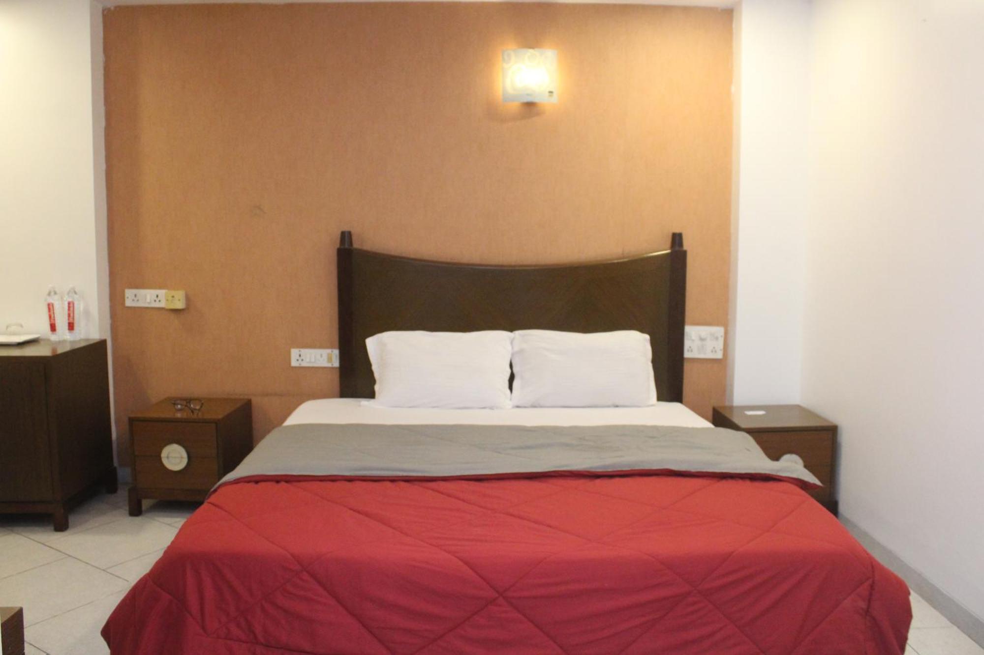 Boisar Hotel Western Court מראה חיצוני תמונה